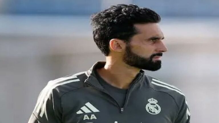 Álvaro Arbeloa dando instrucciones en el entrenamiento previo al partido de Copa ante el Albacete