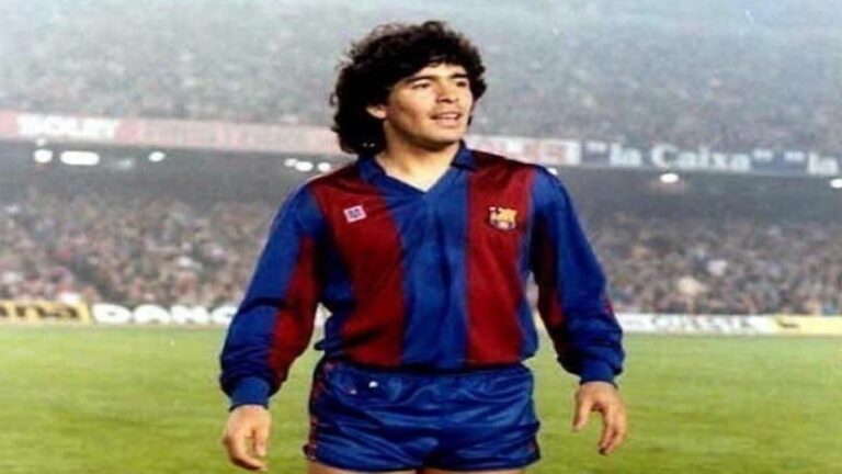Patxi Salinas y Diego Maradona en una imagen de archivo durante un encuentro entre el Athletic y el Barcelona