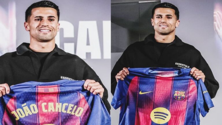 Joao Cancelo posando con la camiseta del FC Barcelona junto a Joan Laporta en su segunda presentación