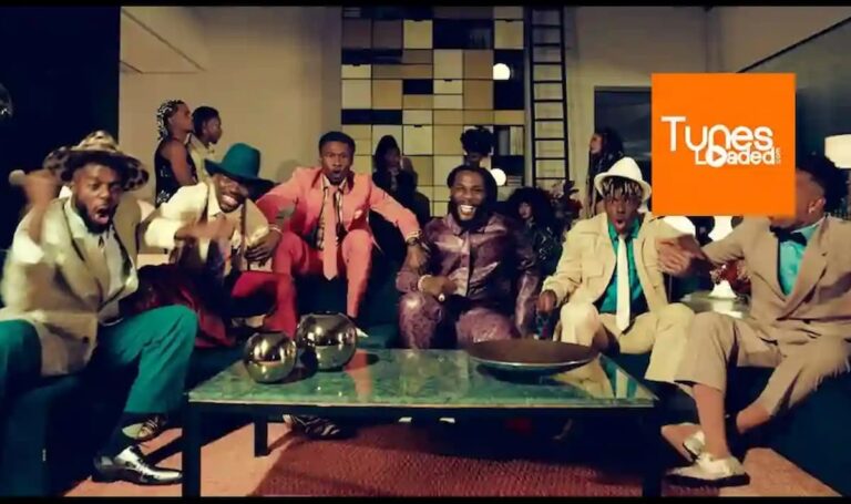 Iñaki y Nico Williams durante una escena del videoclip 'For Everybody' de Burna Boy en colaboración con SportyBet.