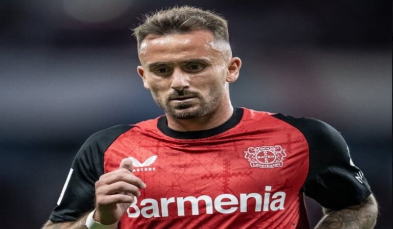 Aleix García con la camiseta del Bayer Leverkusen, principal objetivo del Atlético de Madrid para el mercado de invierno