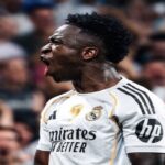 Vinícius Júnior celebrando su gol y el MVP ante la afición del Real Madrid en el Bernabéu.