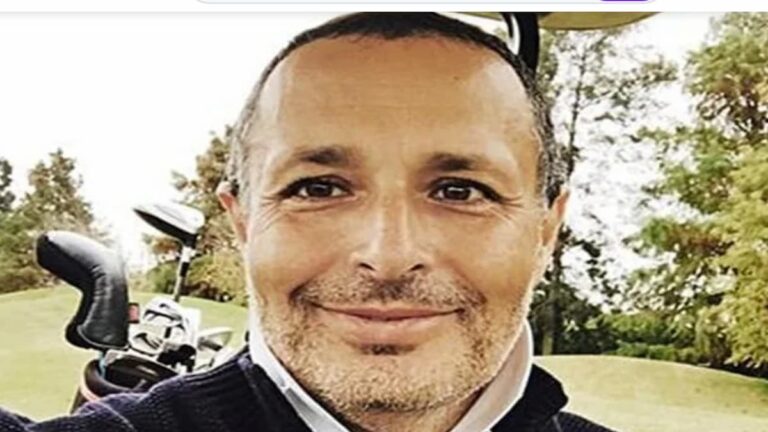 Fernando Hidalgo, agente de Julián Álvarez, durante una reunión de mercado.