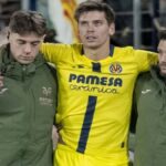 Juan Foyth ayudado por los servicios médicos tras lesionarse en el partido contra el Real Madrid.