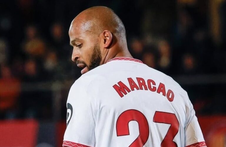 Marcao, defensa del Sevilla FC, de espaldas con el dorsal 23 en un partido oficial.