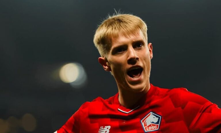 Matías Fernández-Pardo celebrando un gol con el Lille, objetivo del Atlético de Madrid.
