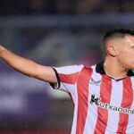Urko Izeta, delantero del Athletic Club, durante un entrenamiento; posible cesión a la Cultural Leonesa en enero de 2026.