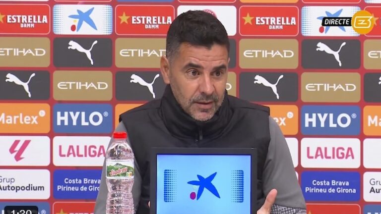 Míchel Sánchez en rueda de prensa analizando las altas y bajas del Girona ante Osasuna; Stuani recuperado y Echeverri sin ficha.