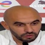Sofyan Amrabat en chanclas durante la charla de Walid Regragui con Marruecos; duda para el partido contra Camerún.
