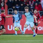 Javi Hernández, jugador del Mirandés, celebrando uno de sus dos goles frente al Almería en Anduva.