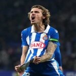 Carlos Romero celebrando con rabia un gol con la camiseta del RCD Espanyol.