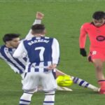 Acción del partido donde Carlos Soler pisa el tobillo de Pedri, resultando en su expulsión por roja directa tras revisión del VAR.