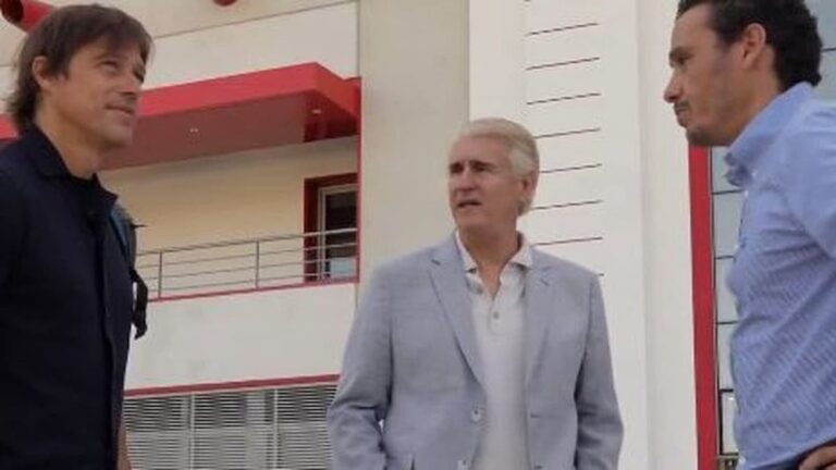 Antonio Cordón, director deportivo del Sevilla FC, analizando movimientos para el mercado de fichajes de enero 2026