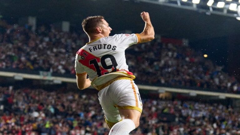 De Frutos celebrando el gol del Rayo