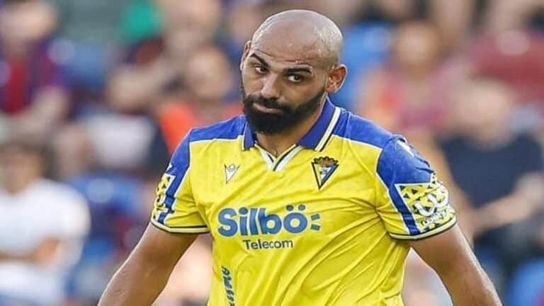 Rafael Fali Giménez con la equipación del Cádiz CF antes de su despido disciplinario