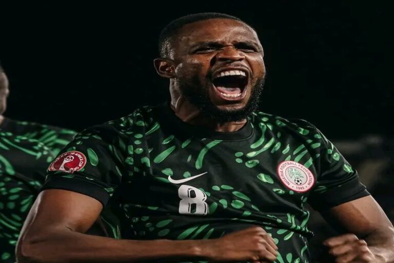Frank Onyeka celebrando un gol con la Selección de Nigeria durante la Copa de África.