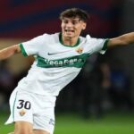 Rodrigo Mendoza celebrando un gol con el Elche CF ante el interés de la SS Lazio en el mercado de invierno