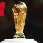 trofeo de la Copa del Mundo con la bandera de México al fondo, representando la alternativa de sede