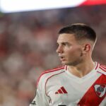 Franco Mastantuono con la camiseta de River Plate tras confirmarse su fichaje por el Real Madrid.