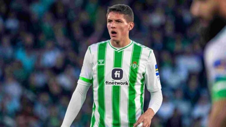 Sergi Altimira durante un partido con el Real Betis bajo la mirada del mercado europeo.