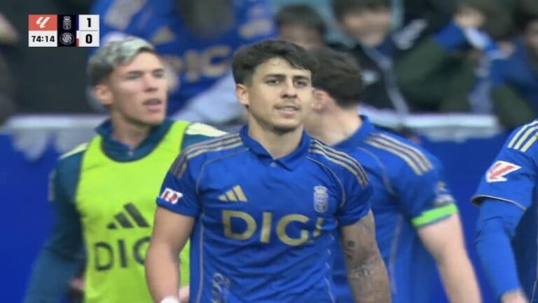 Ilyas Chaira celebrando el gol de la victoria del Real Oviedo ante el Girona en el minuto 74.