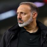 Pellegrino Matarazzo, entrenador de la Real Sociedad, con gesto serio durante el partido ante el Celta en el Reale Arena.