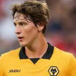 Fer López con la camiseta del Wolverhampton durante un partido oficial.