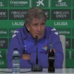 Manuel Pellegrini en rueda de prensa analizando las bajas de Isco Alarcón y Sofyan Amrabat antes del partido contra el Real Oviedo.