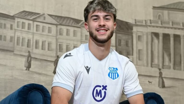Hugo Alba con la camiseta del OFK Beograd; interés de Sporting de Gijón, Andorra y Tenerife en su fichaje.