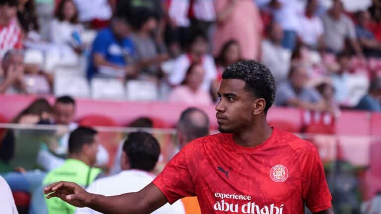 Jhon Solís durante un entrenamiento con el Girona FC, con rumores de salida hacia Bahía, Tigres o Birmingham.
