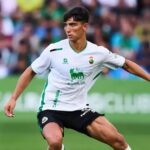 Sergio Martínez, joven centrocampista del Racing de Santander, en una acción de juego.