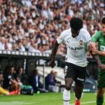 Pepelu celebrando el gol del empate de penalti ante el Elche en un Mestalla lleno de tensión