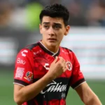 Gilberto Mora, la joven promesa mexicana del Club Tijuana, celebrando un gol con la mirada puesta en el futuro europeo.