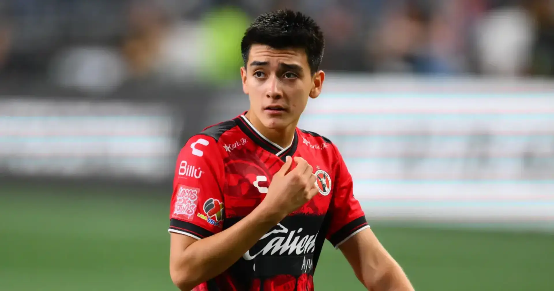 Gilberto Mora, la joven promesa mexicana del Club Tijuana, celebrando un gol con la mirada puesta en el futuro europeo.