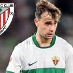 Álvaro Núñez, lateral derecho del Elche CF, durante un partido en el Martínez Valero.