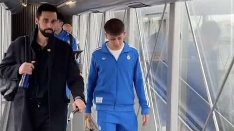 Arda Güler junto a Álvaro Arbeloa llegando a Albacete para el duelo de Copa