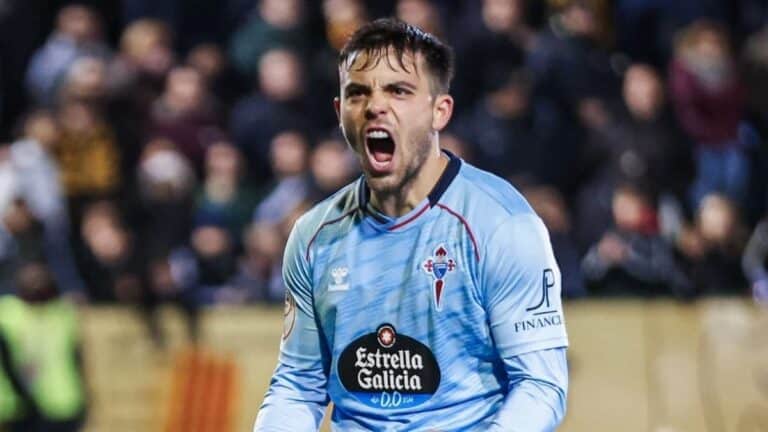 Fran Beltrán durante un partido con el Celta de Vigo, ahora cerca de fichar por el Girona.