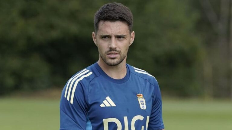 Josip Brekalo y Oier Luengo durante un entrenamiento del Real Oviedo.