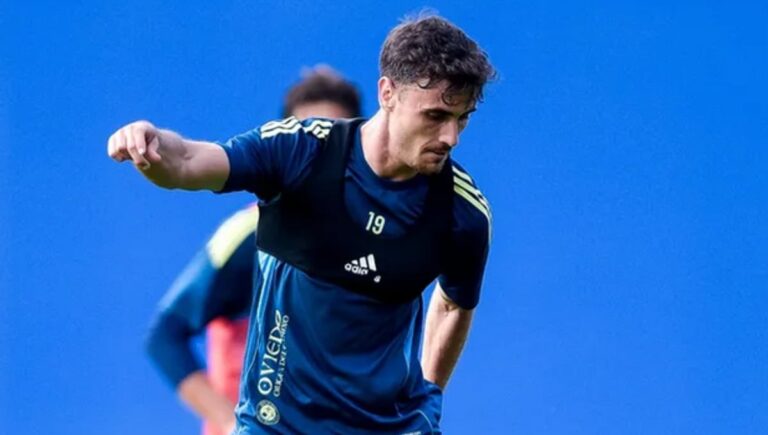 Composición de Alex Forés, Cyle Larin y Matías Abaldo, protagonistas del mercado del Real Oviedo.