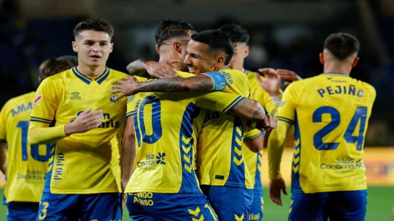 Jugadores de la UD Las Palmas celebrando un gol en un partido oficial.