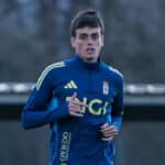 Nicolás Fonseca, mediocentro del Real Oviedo, entrenando en enero 2026