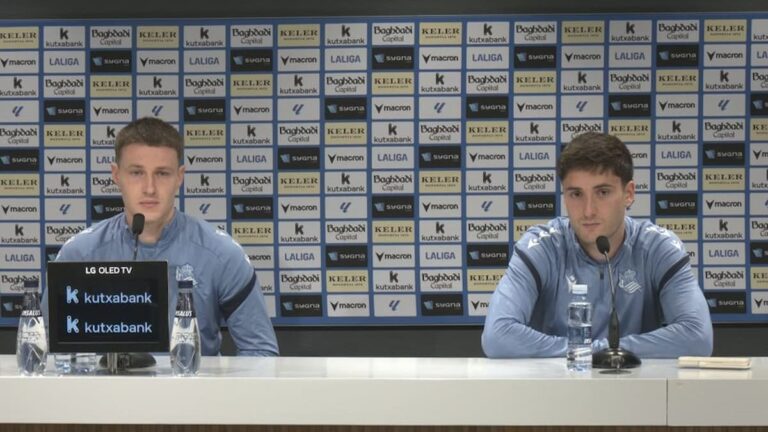 Jon Gorrotxategi, jugador de la Real Sociedad, atendiendo a los medios antes del derbi contra el Athletic