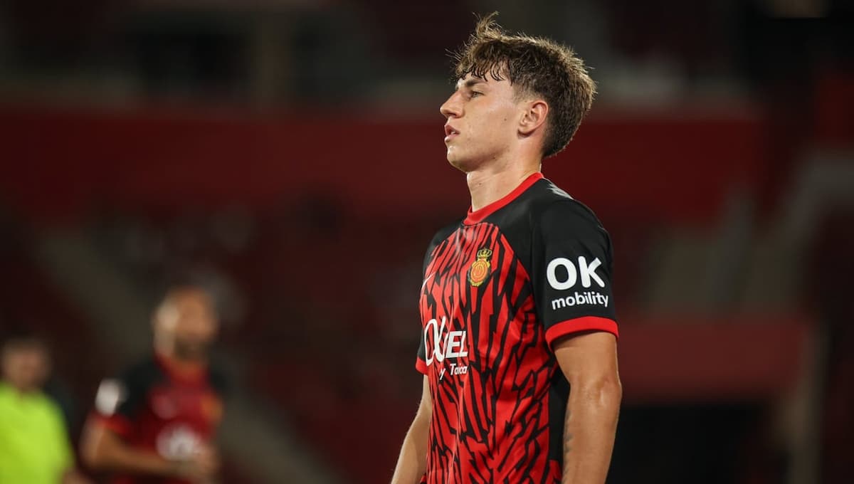 Marc Domènech se lamenta en una de las jugadas de su equipo el Mallorca en medio de su debut