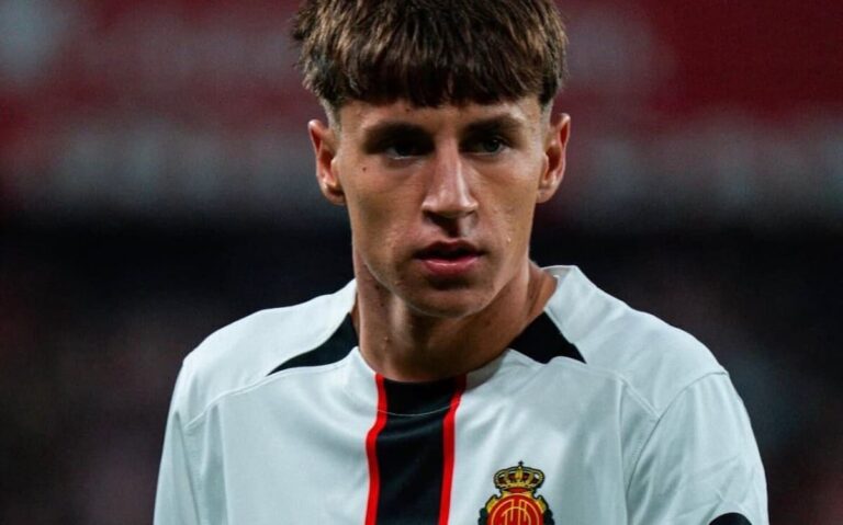 Marc Domènech, delantero del RCD Mallorca, celebrando una acción antes de su cesión a la AD Ceuta.