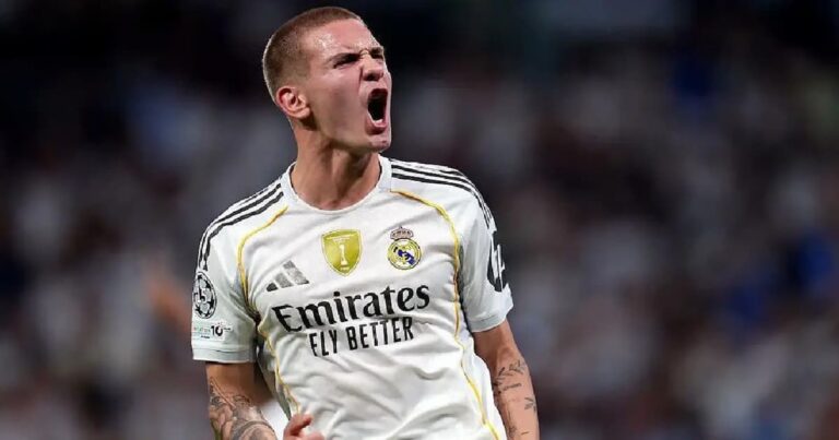 Franco Mastantuono sentado en el banquillo del Santiago Bernabéu con rostro serio