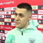 Urko Izeta haciendo declaraciones