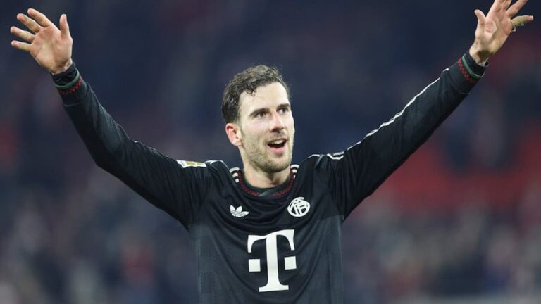 Leon Goretzka con la camiseta del Bayern Múnich durante un partido de Champions League.