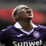 Nilson Angulo celebrando un gol con la camiseta del RSC Anderlecht en la liga belga