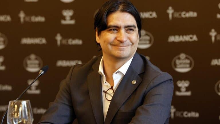 Marco Garcés, director deportivo del RC Celta, trabajando en los fichajes de enero de 2026.