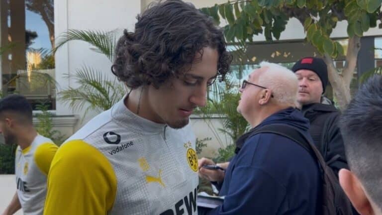 Fabio Silva durante la concentración del Borussia Dortmund en Marbella; objetivo del Real Betis en enero de 2026.